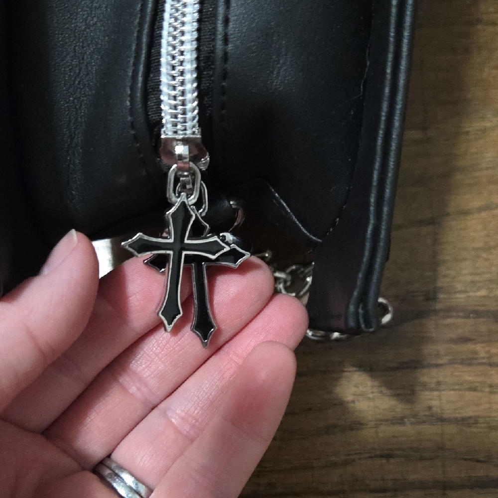 Black Coffin Cross Velvet Chain Shoulder Bag - Picture 5 of 14